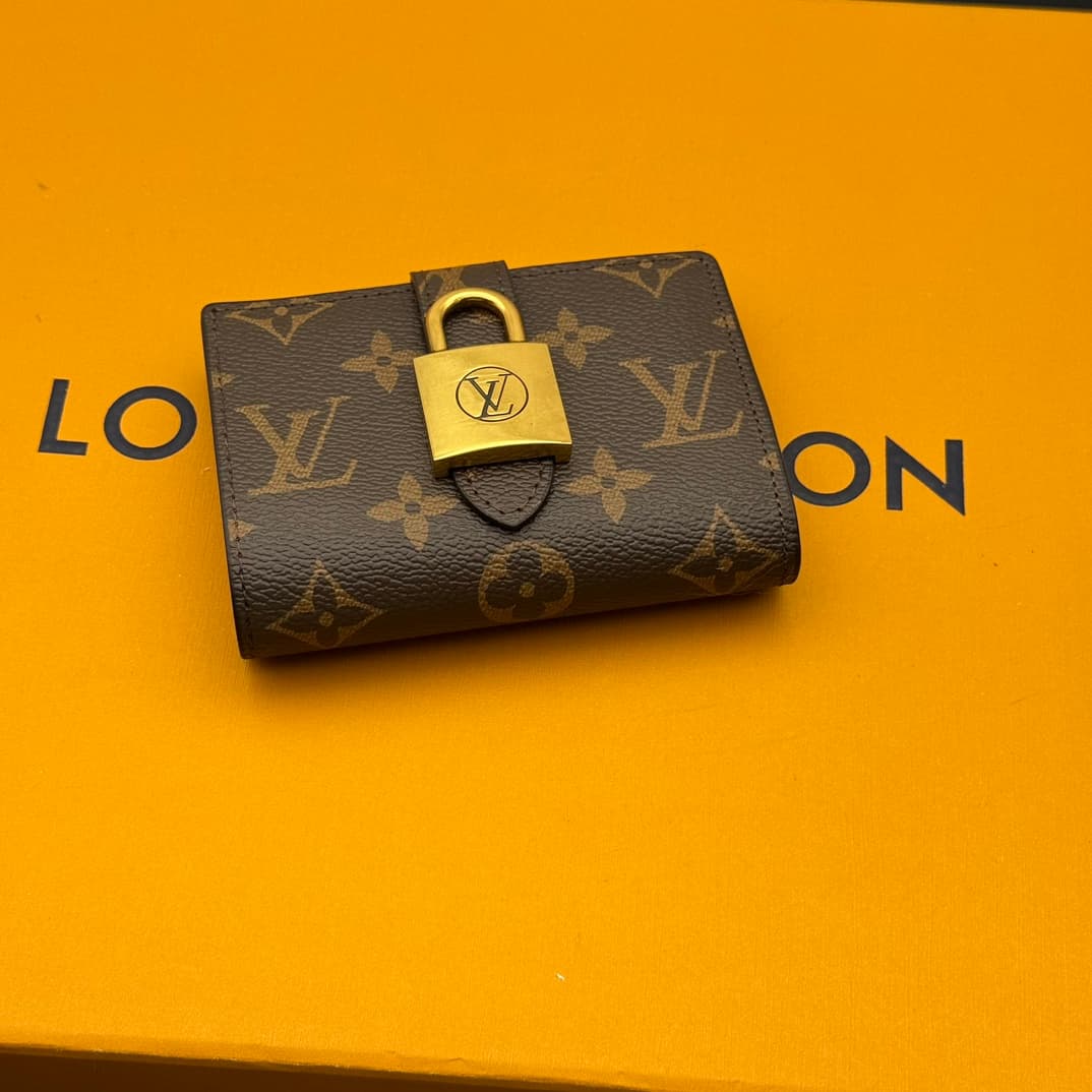 Louis Vuitton Red Watch M12408
