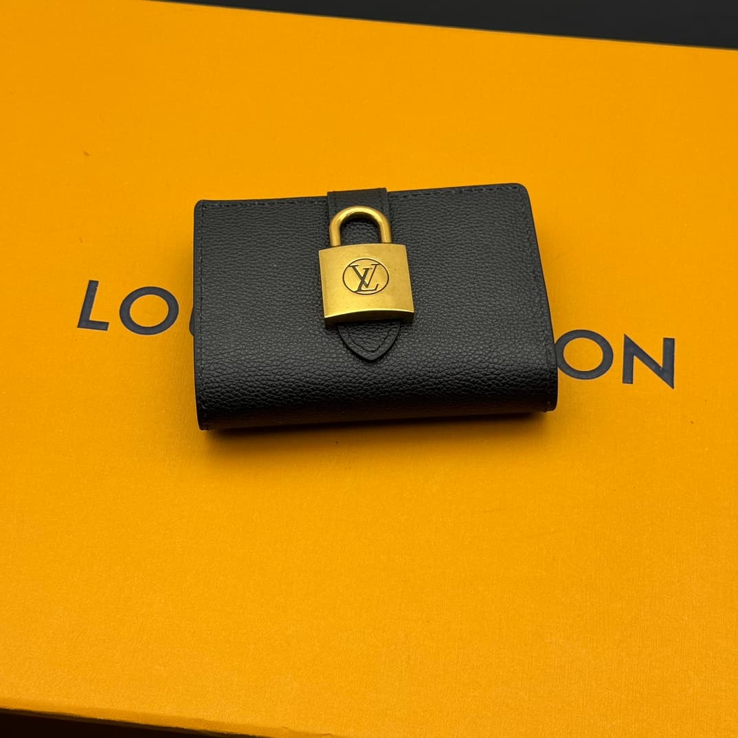 Louis Vuitton Black Watch M12408