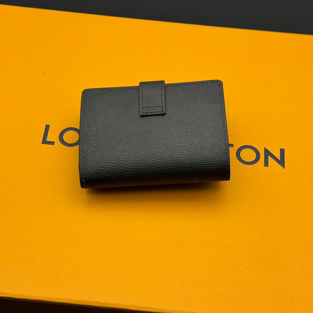 Louis Vuitton Black Watch M12408