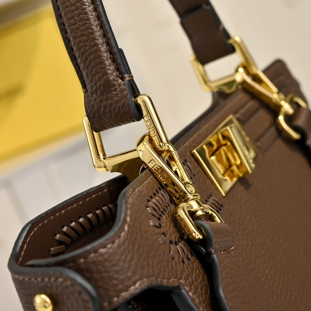 Fendi Gold Large Product 33206
