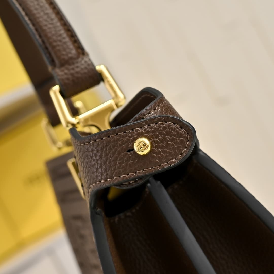 Fendi Gold Large Product 33206