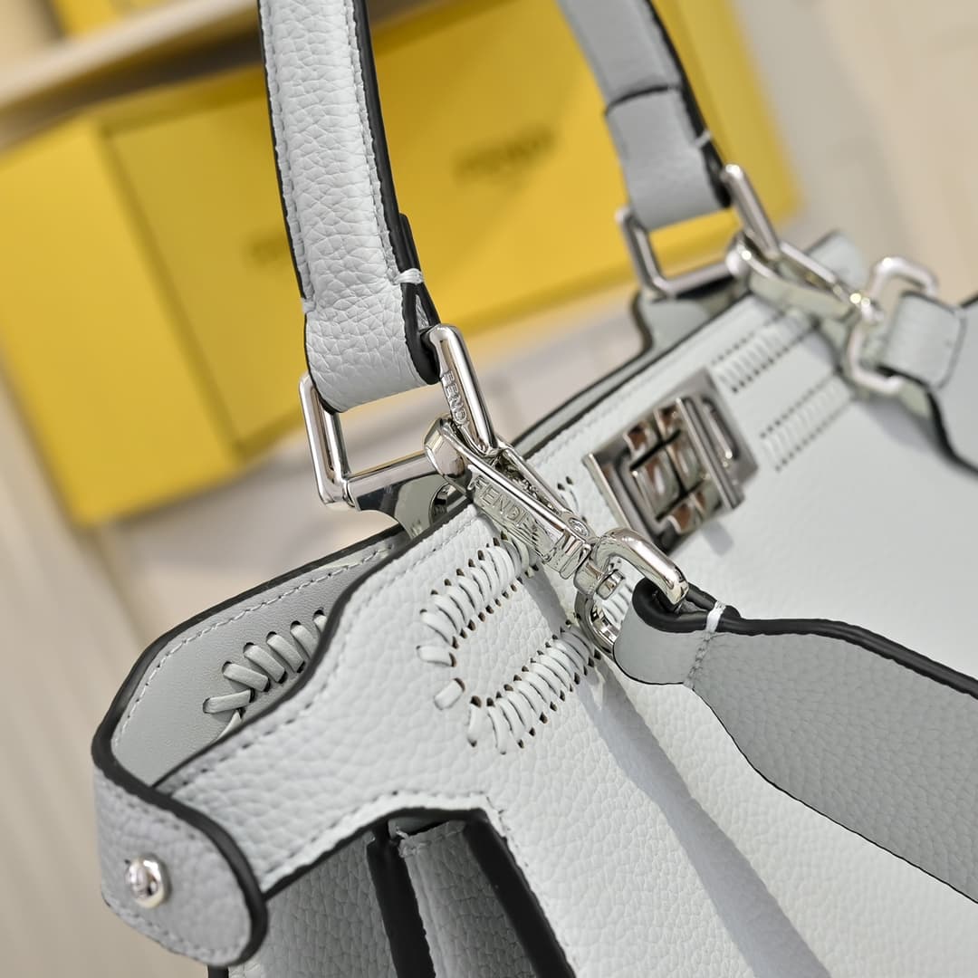 Fendi Gold Large Product 33206