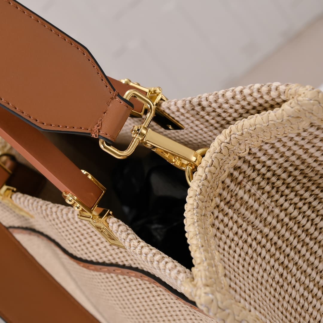 Fendi Medium Tote Bag 9914
