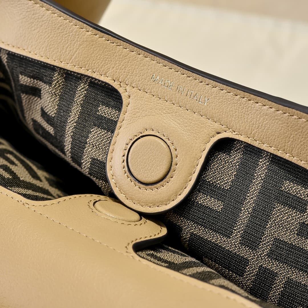 Fendi Black Large Shoulder Bag 5502