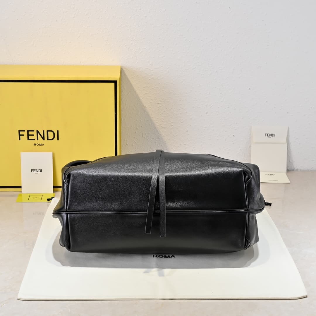 Fendi Black Large Shoulder Bag 5502
