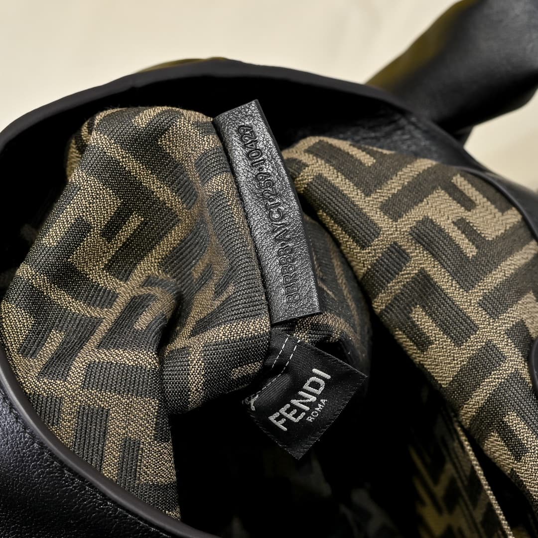Fendi Black Large Shoulder Bag 5502