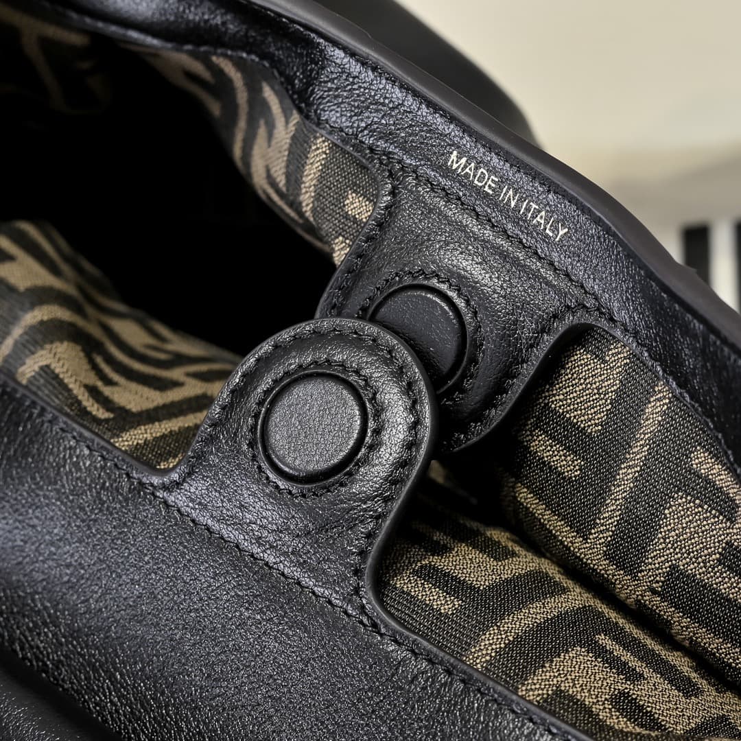 Fendi Black Large Shoulder Bag 5502
