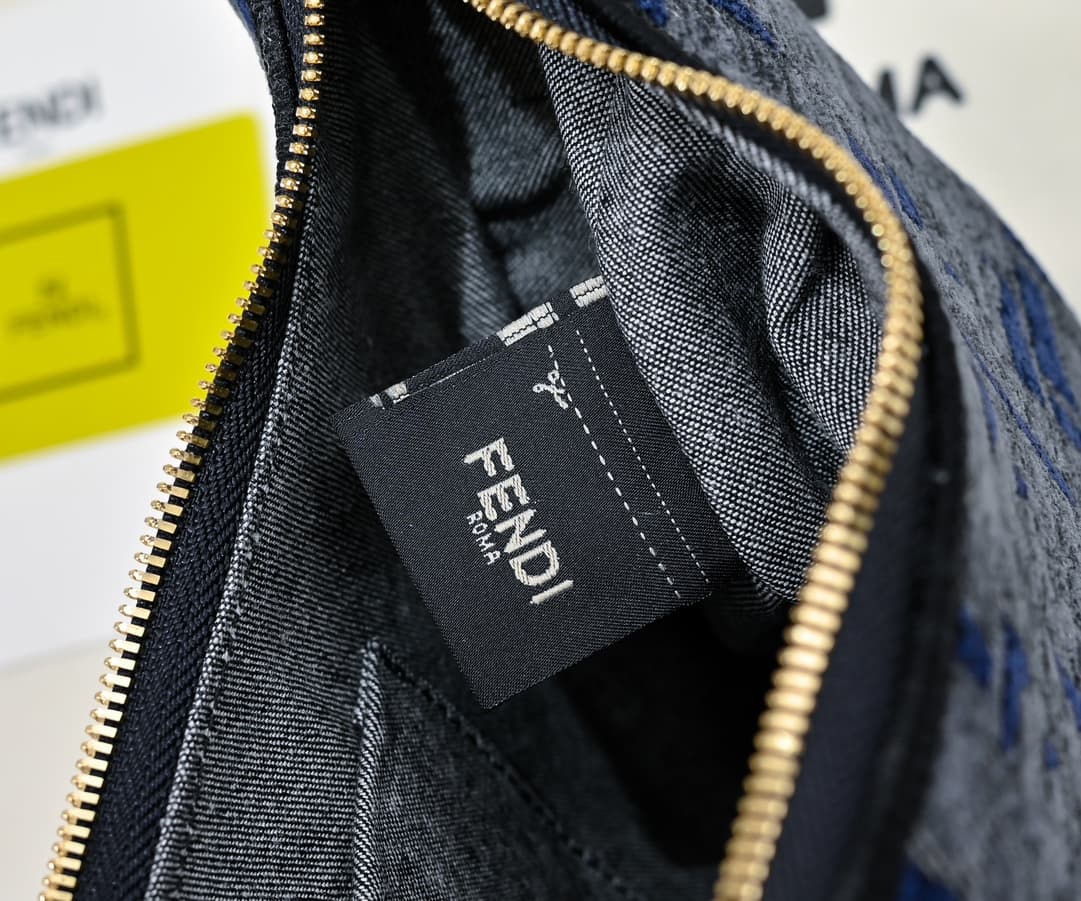 Fendi Small Shoulder Bag 2196