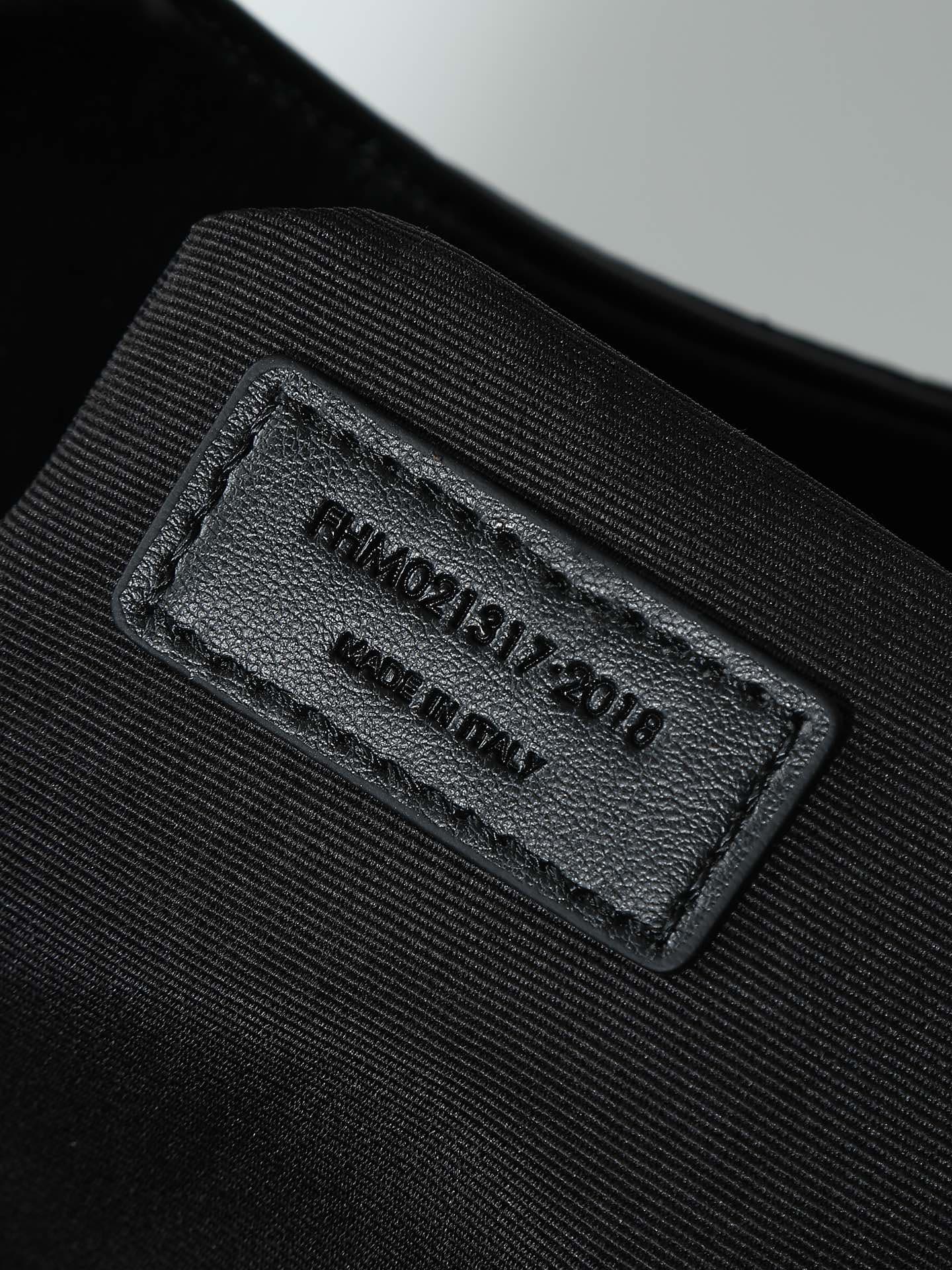 Saint Laurent Small Tote Bag 2027