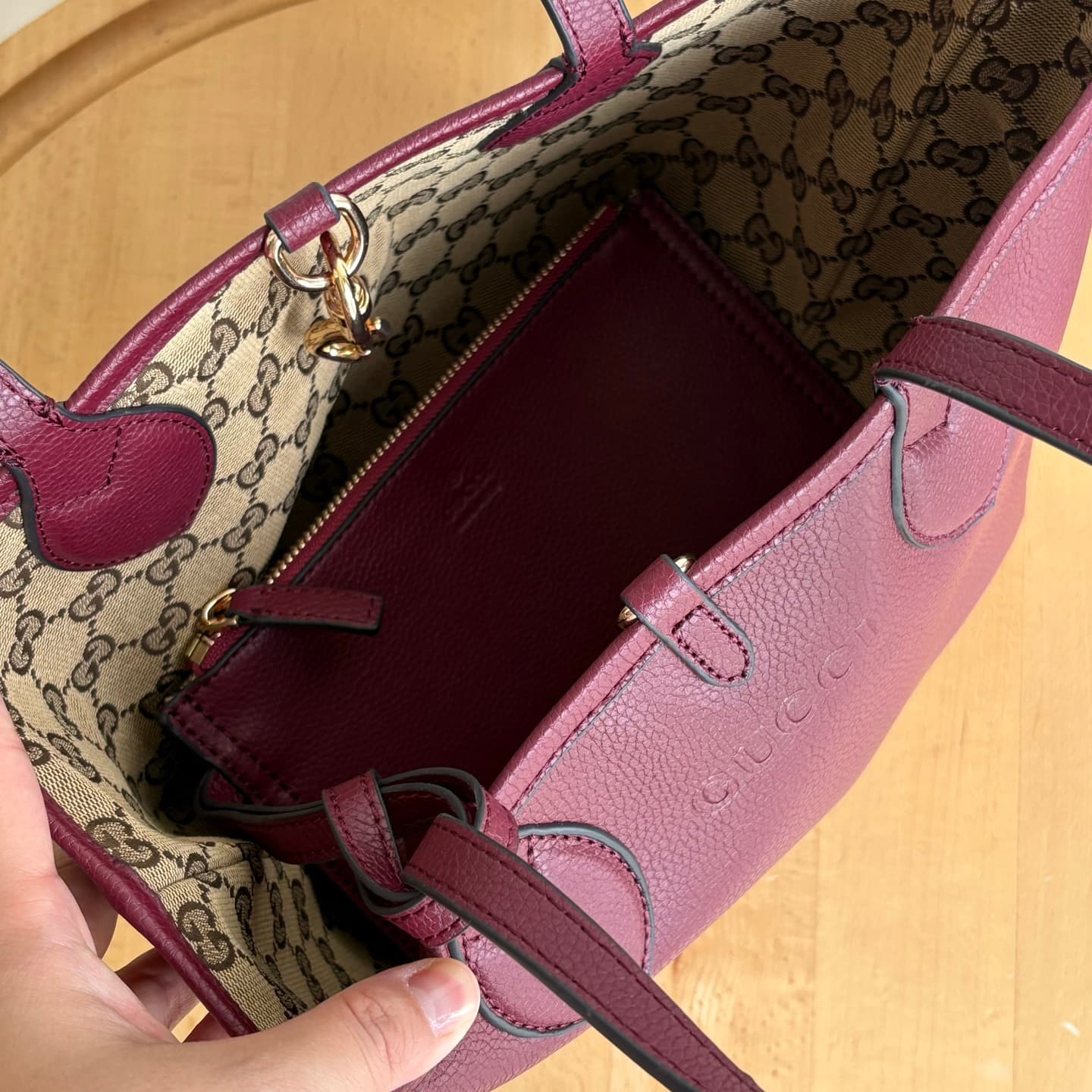 Gucci Red Product 839124