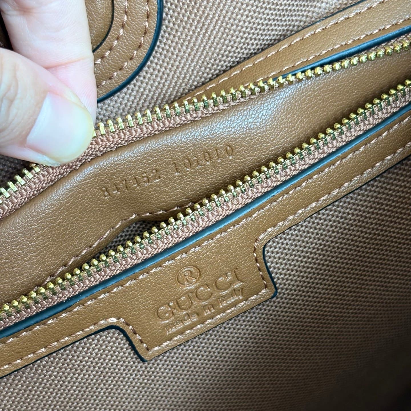 Gucci Product 847452