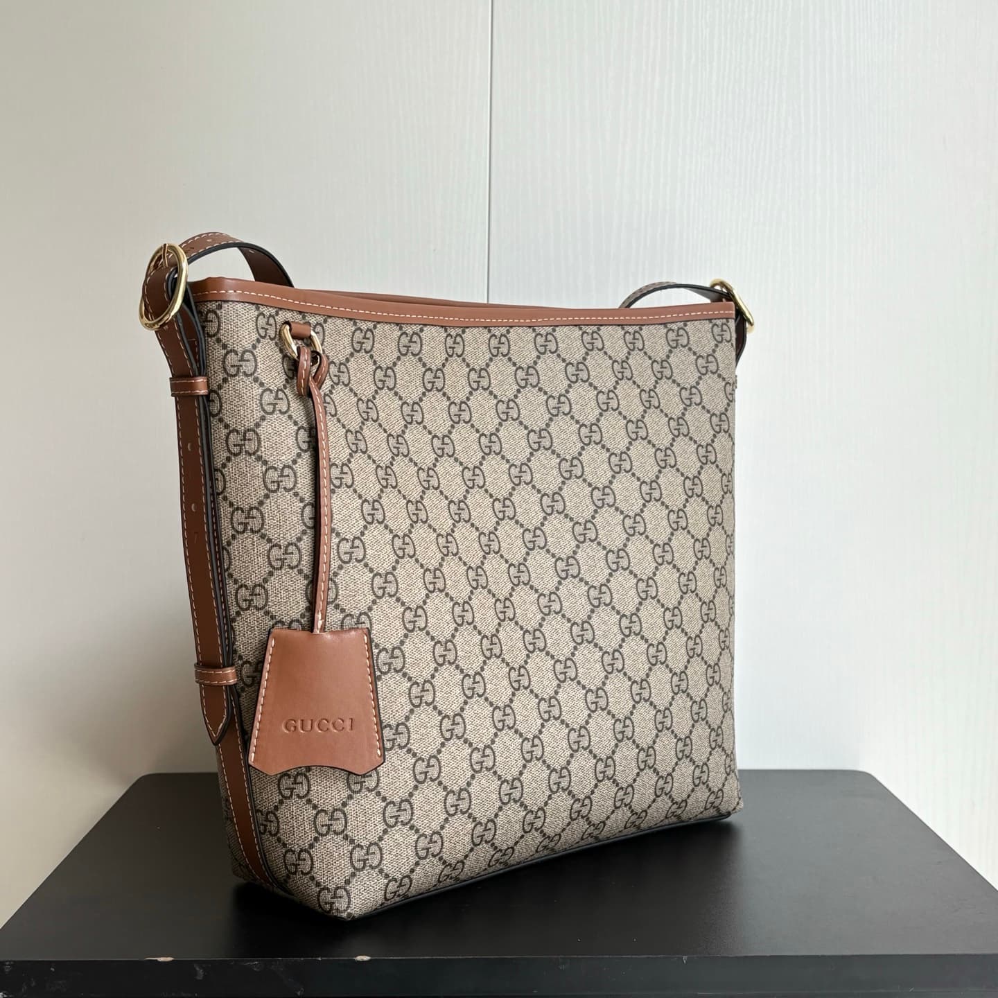 Gucci Product 848881