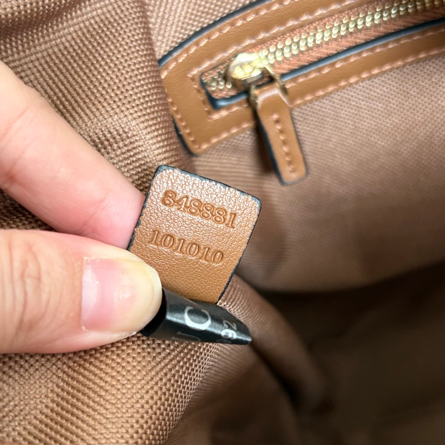Gucci Product 848881
