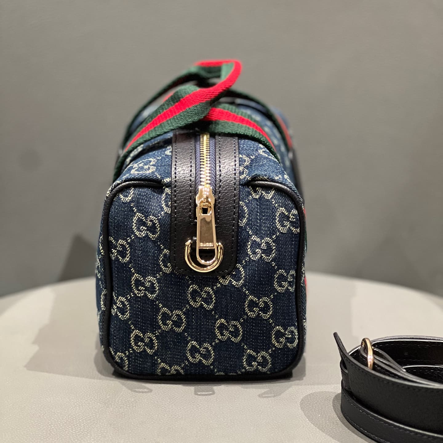 Gucci Product 859975