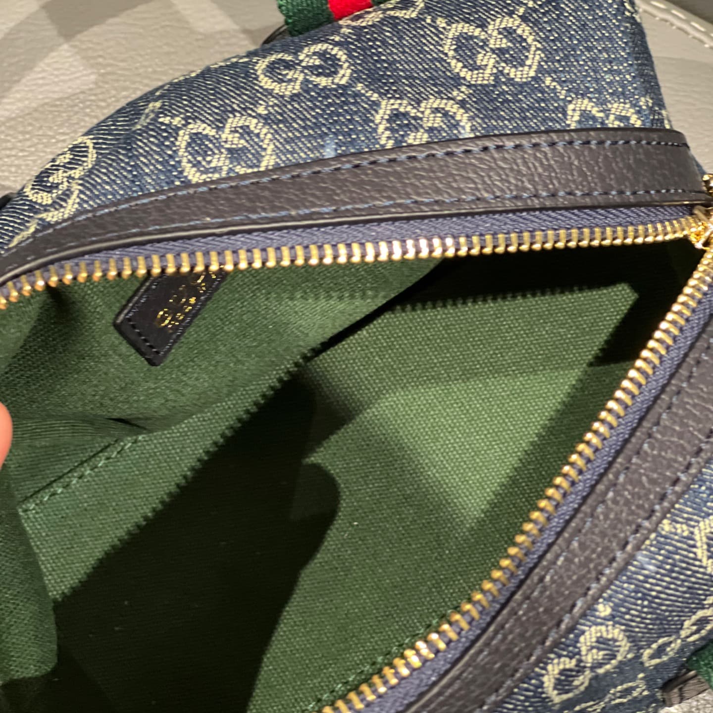 Gucci Product 859975