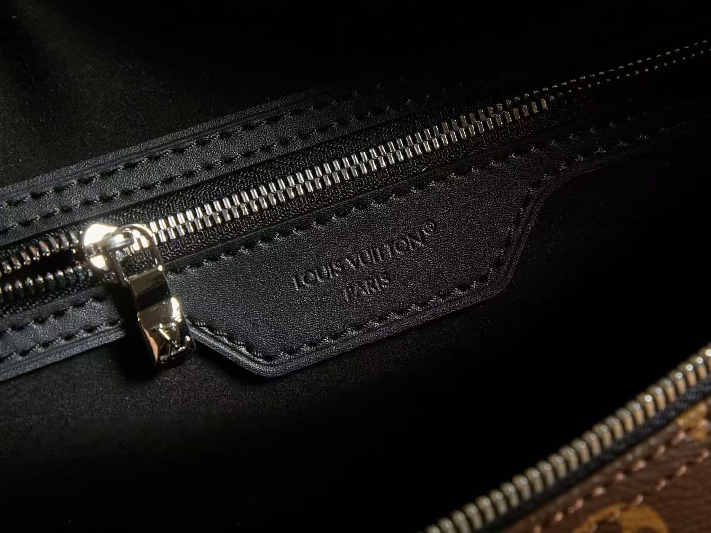 Louis Vuitton Bag M12243