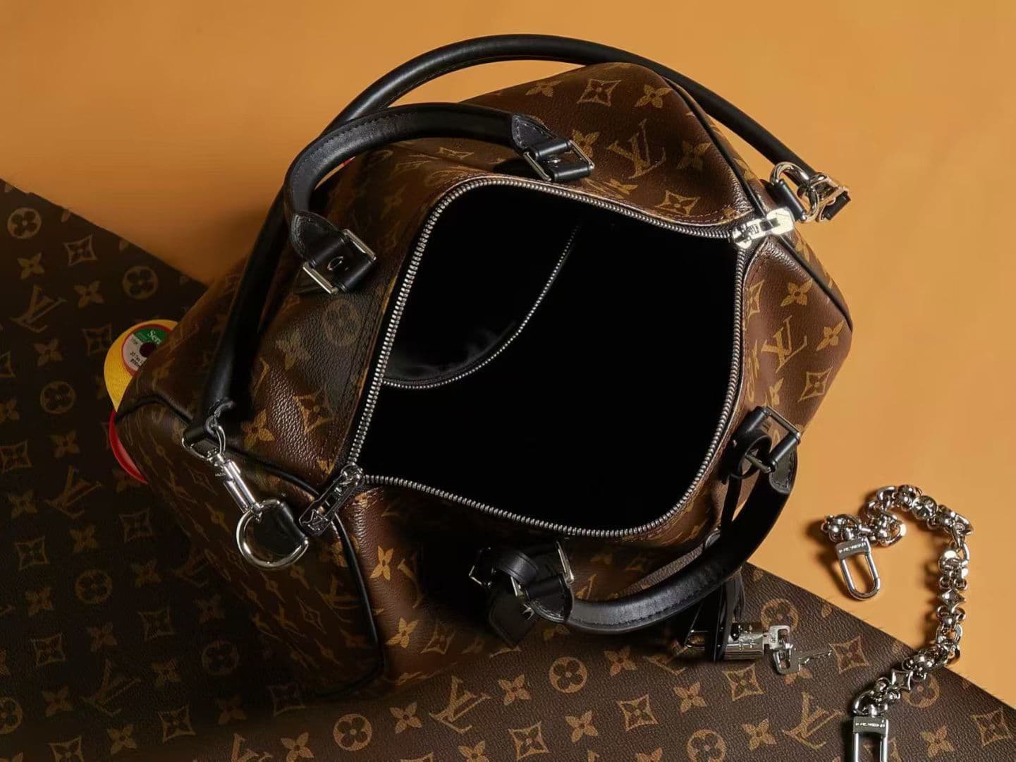 Louis Vuitton Bag M12243