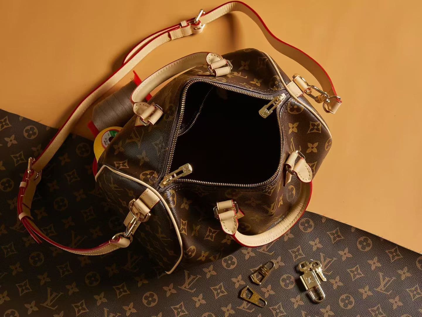 Louis Vuitton Shoulder Bag M41113