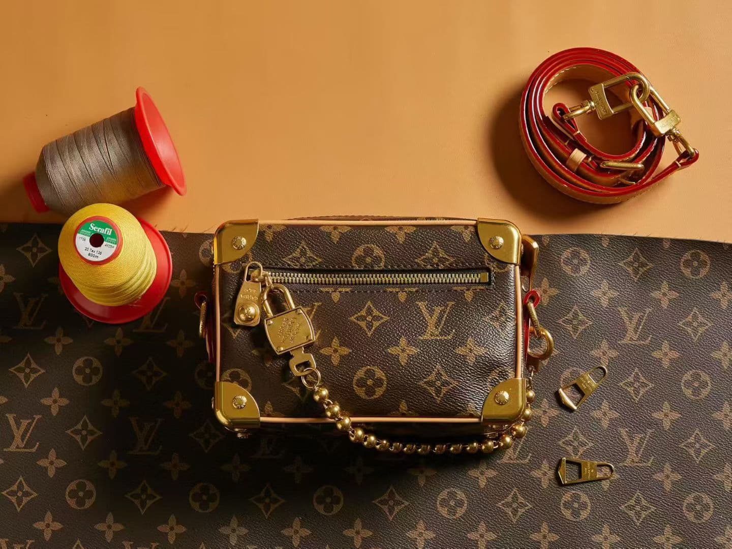 Louis Vuitton Gold Bag M14729