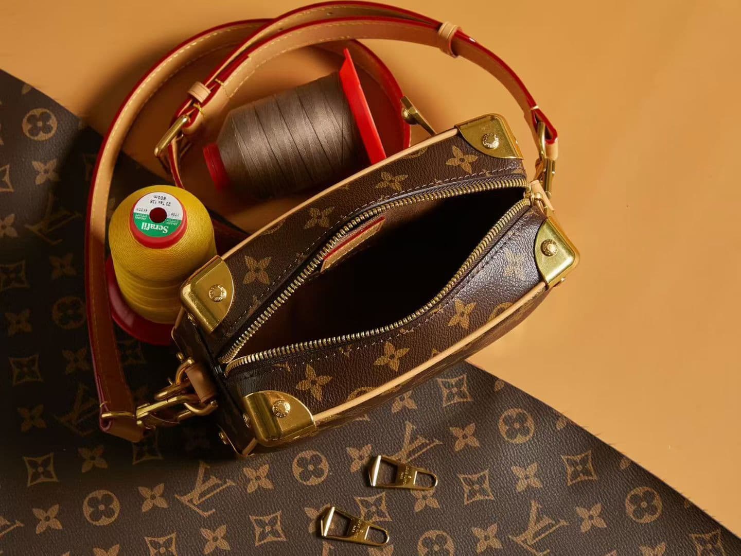 Louis Vuitton Cream Mini Product M14729