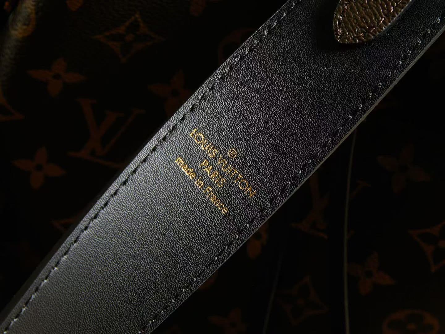 Louis Vuitton Bucket Bag M44022