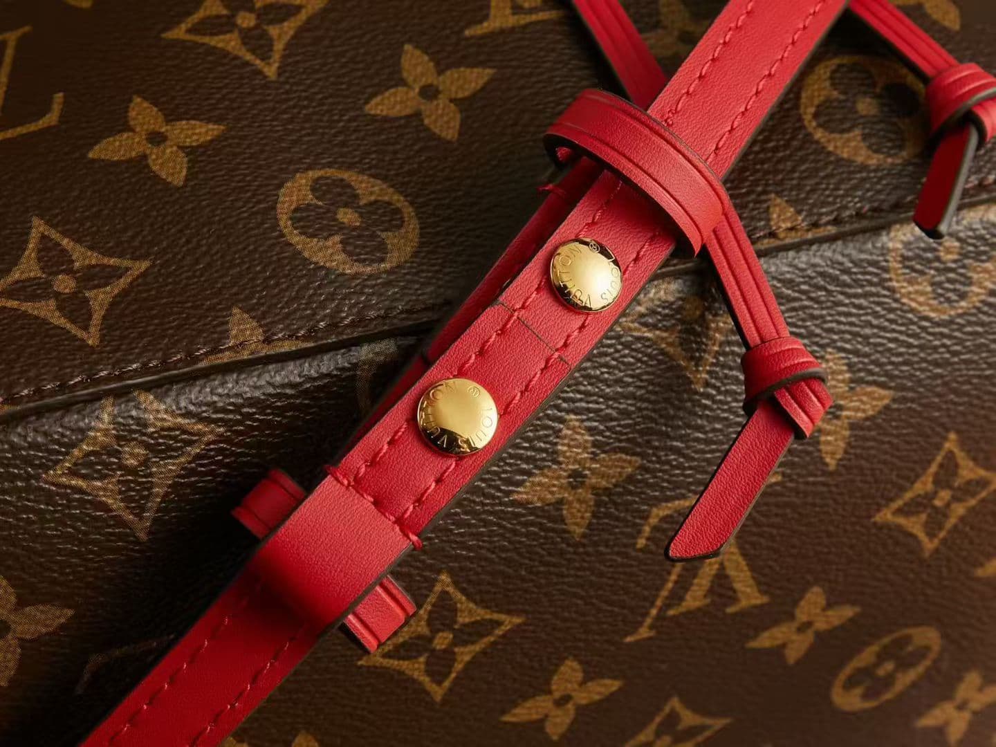 Louis Vuitton Bucket Bag M44022