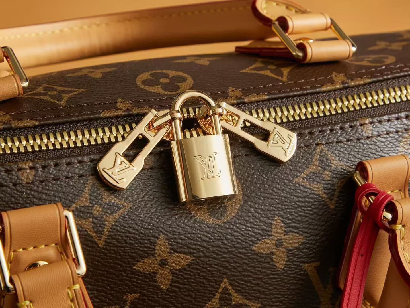 Louis Vuitton Cream Bag M41112