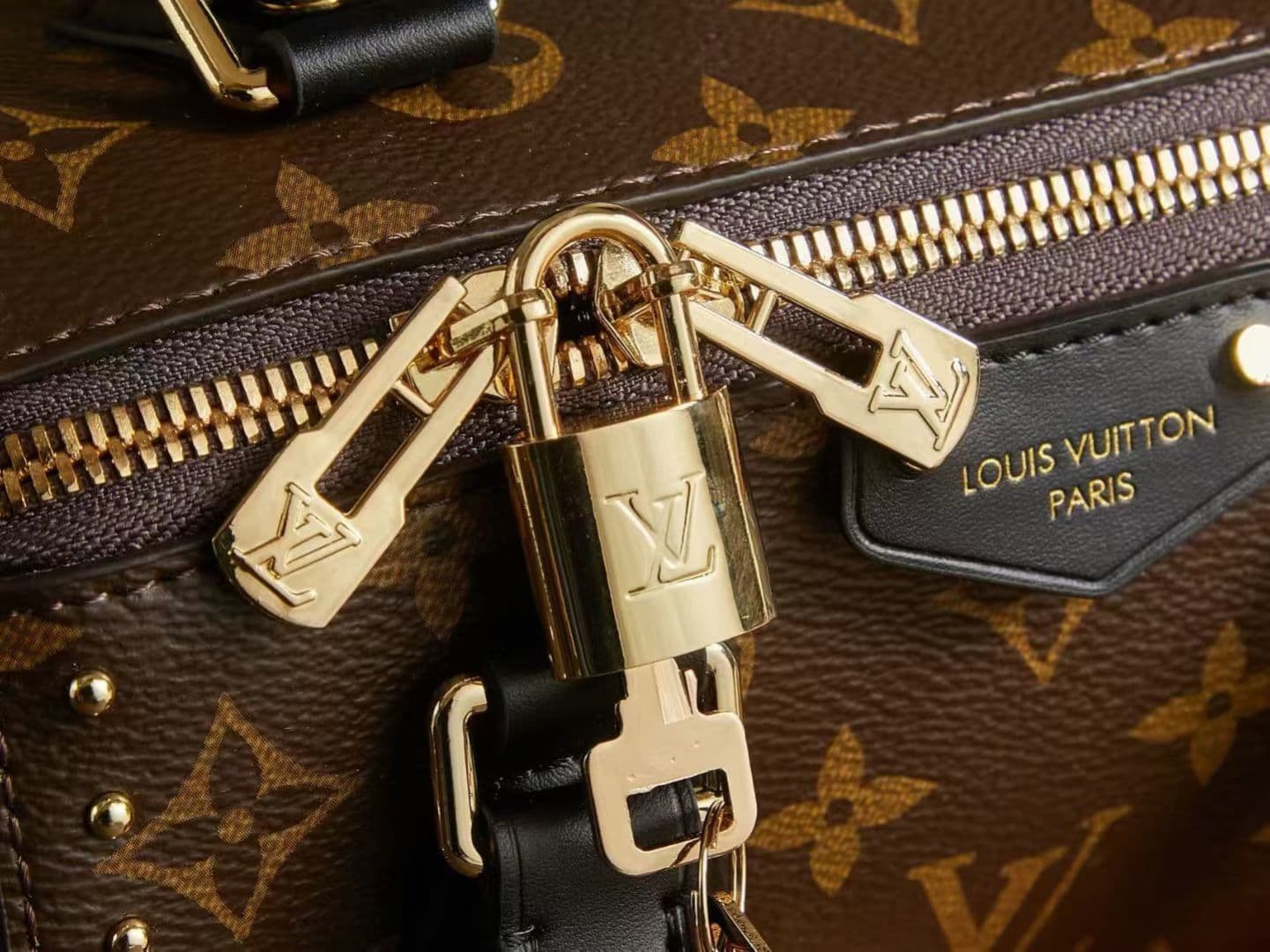 Louis Vuitton Crossbody Bag M13146
