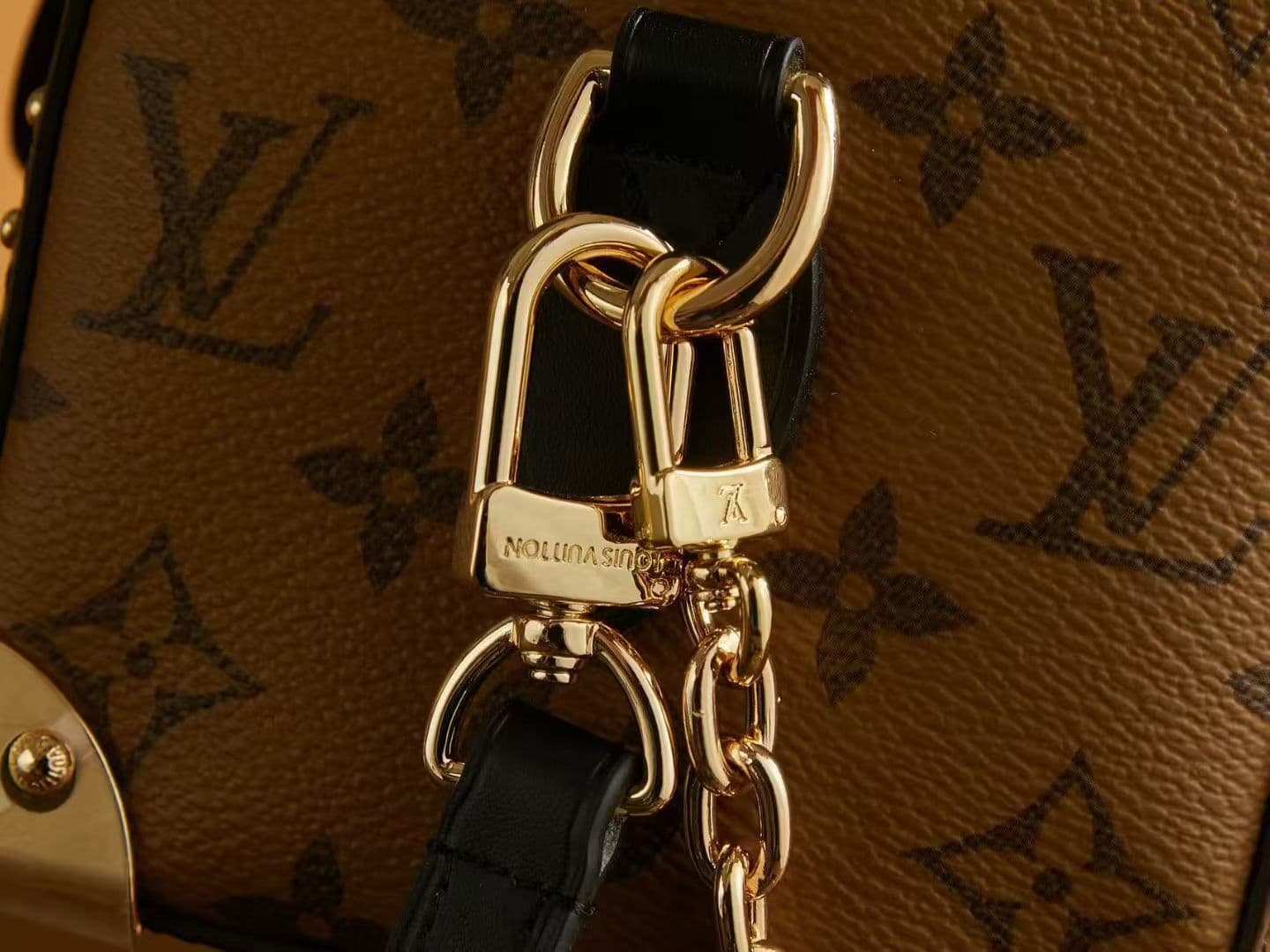 Louis Vuitton Crossbody Bag M13146