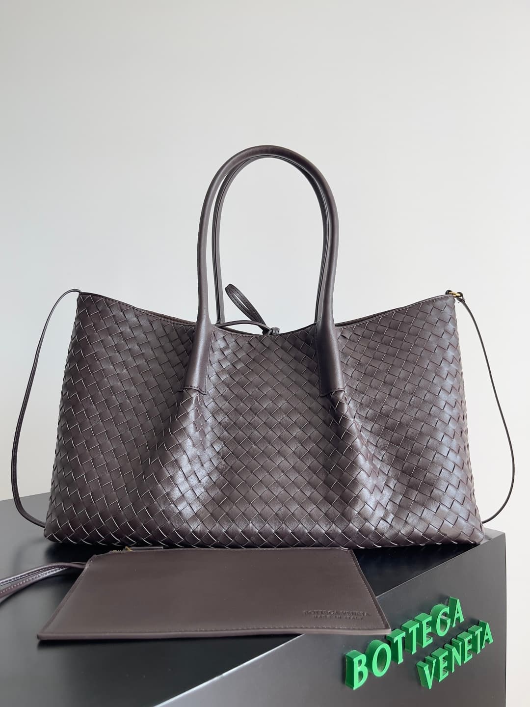 Bottega Veneta Shoulder Bag 817166