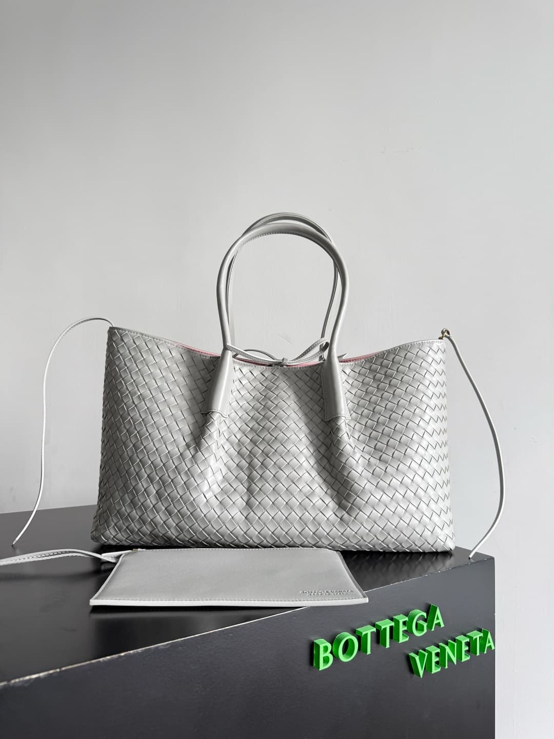 Bottega Veneta Shoulder Bag 817166