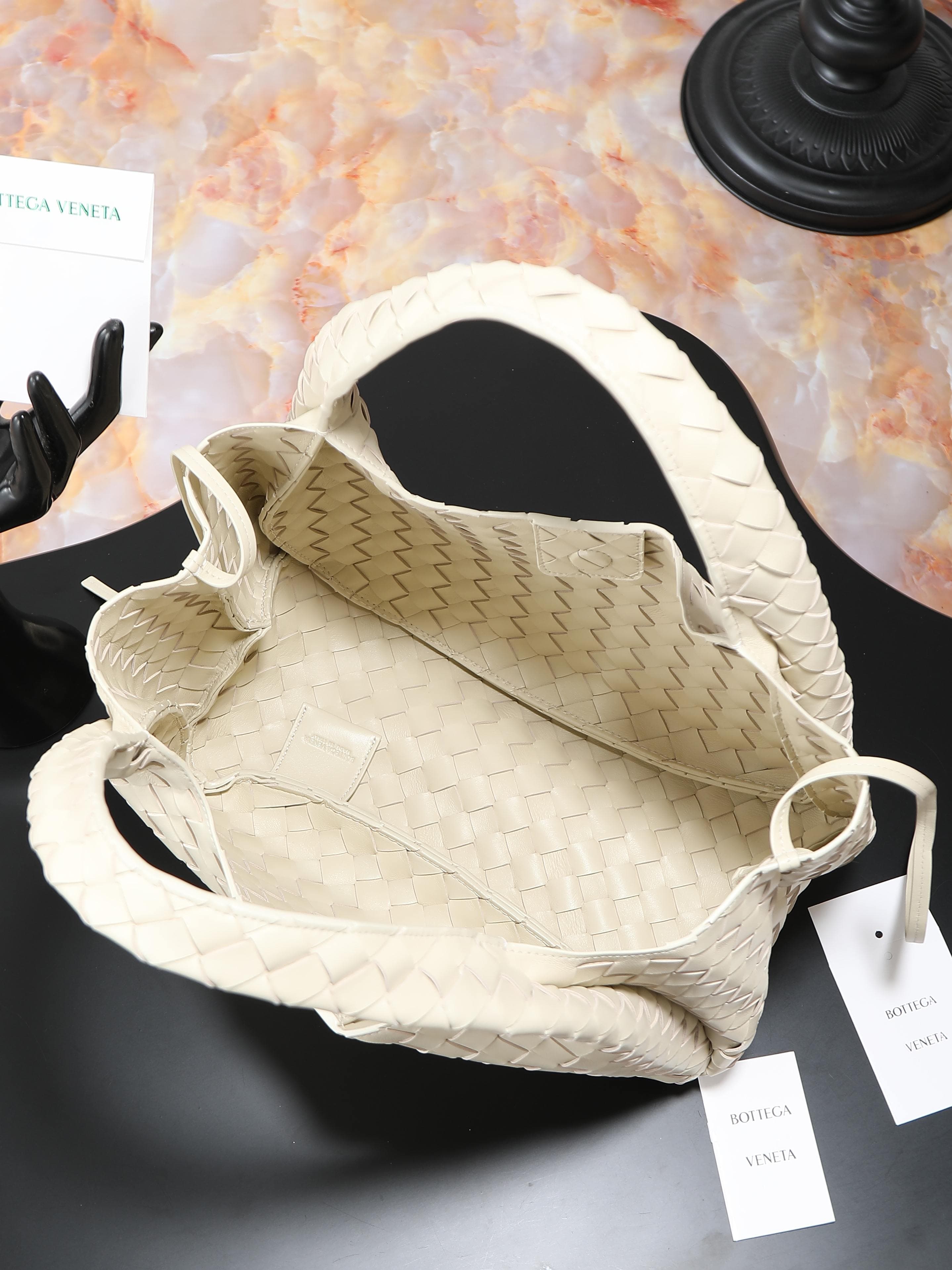 Bottega Veneta Small Bag 844249