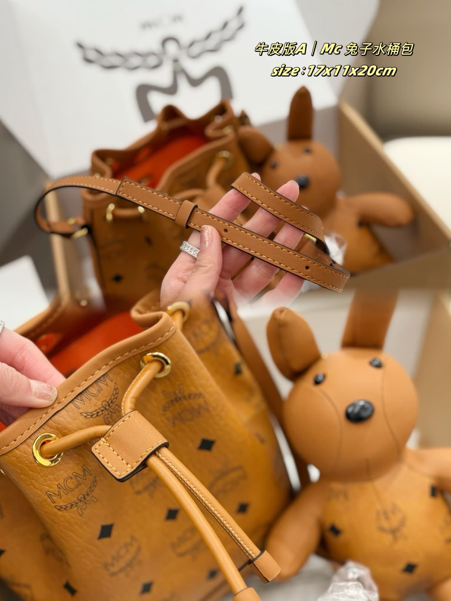 MCM原版 Red Bucket Bag