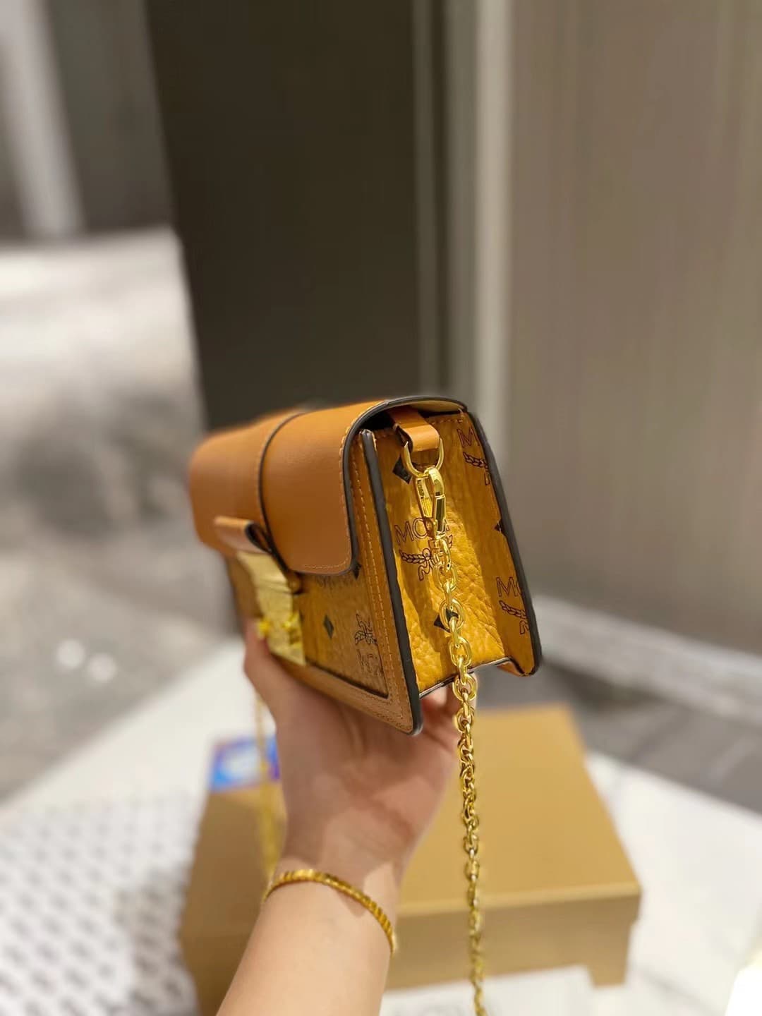 MCM原版 Gold Crossbody Bag