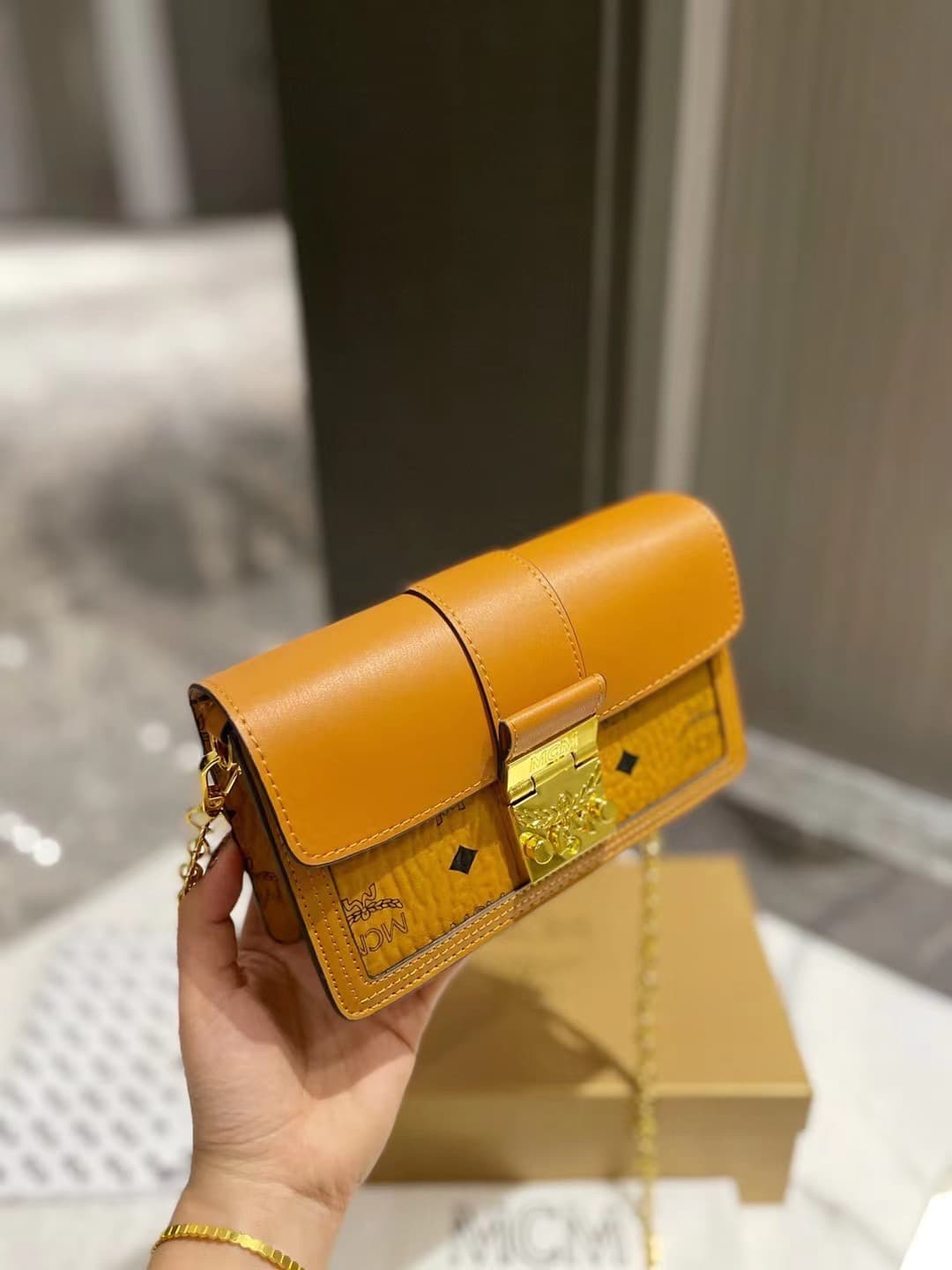MCM原版 Gold Crossbody Bag