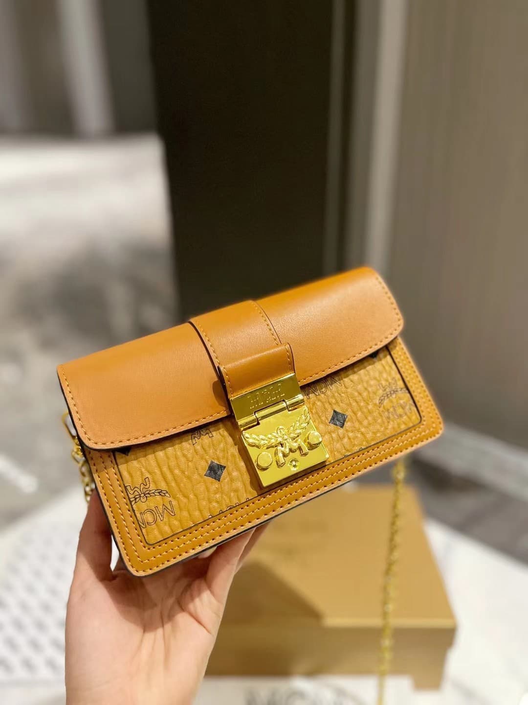 MCM原版 Gold Crossbody Bag