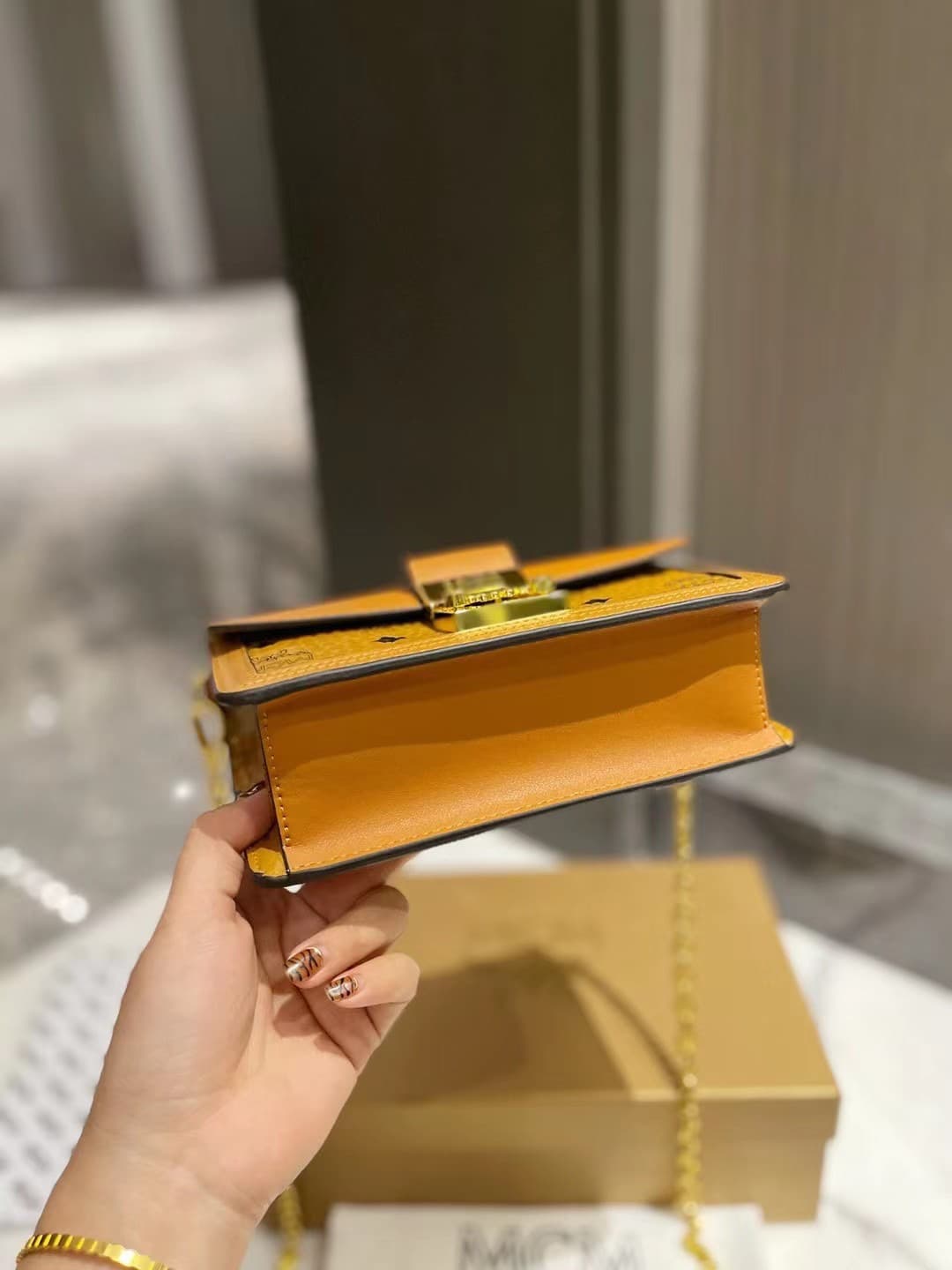 MCM原版 Gold Crossbody Bag