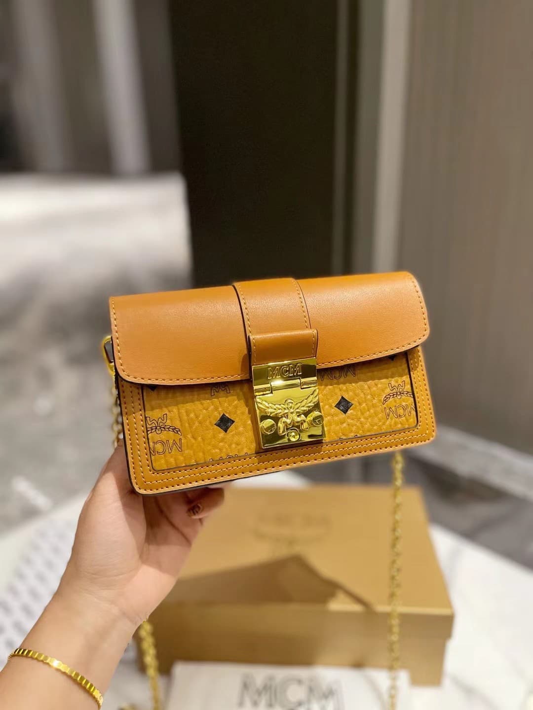 MCM原版 Gold Crossbody Bag