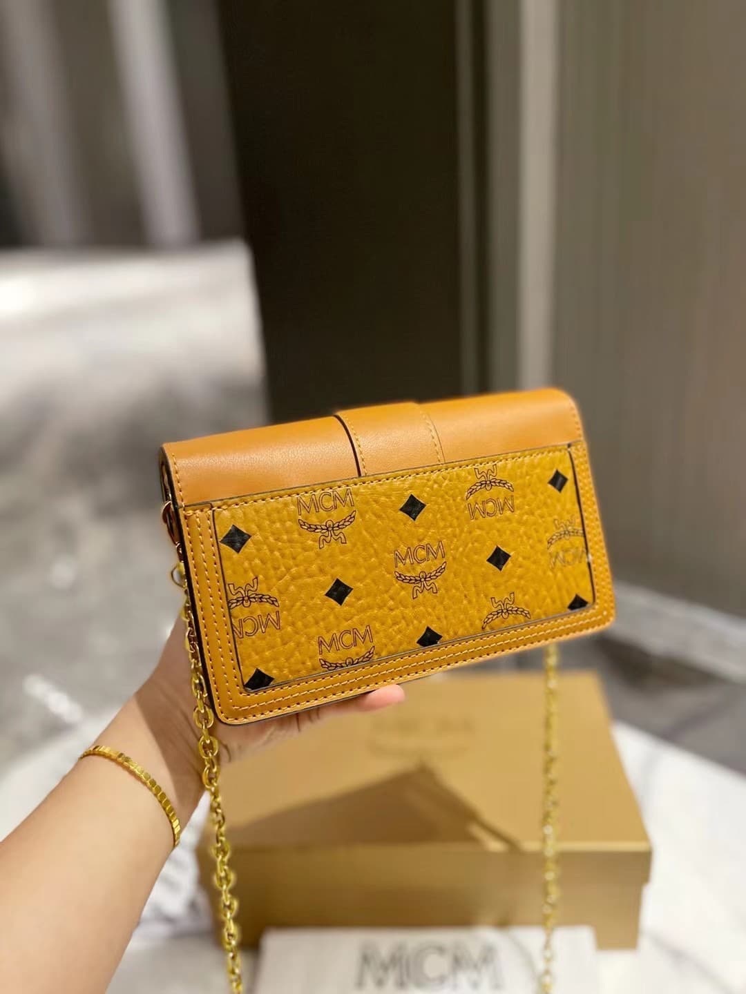 MCM原版 Gold Crossbody Bag