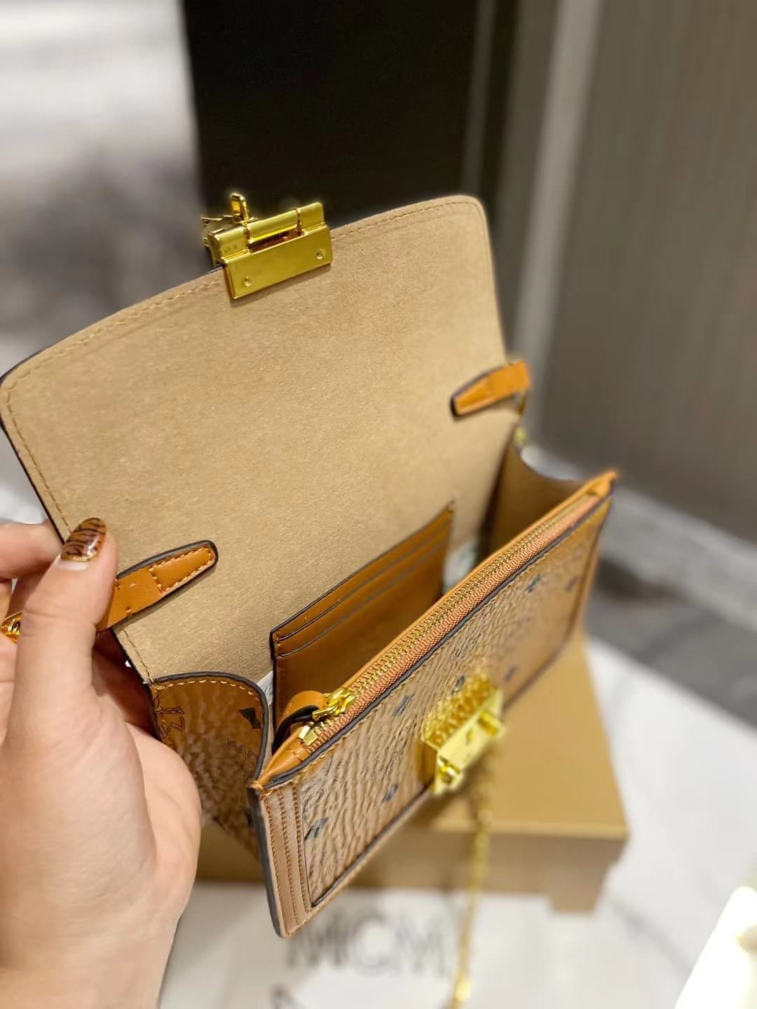 MCM原版 Gold Crossbody Bag