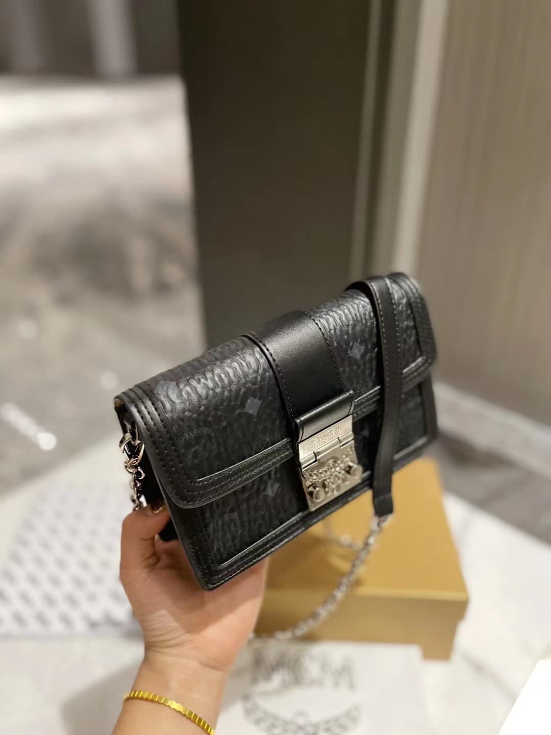 MCM原版 Gold Crossbody Bag