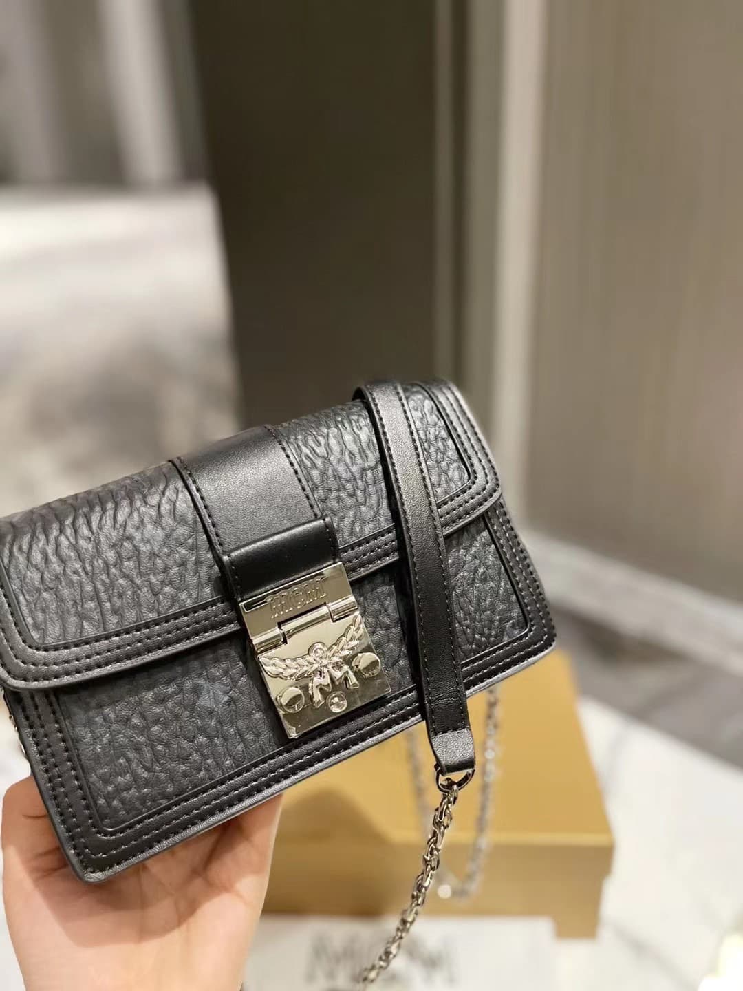 MCM原版 Gold Crossbody Bag