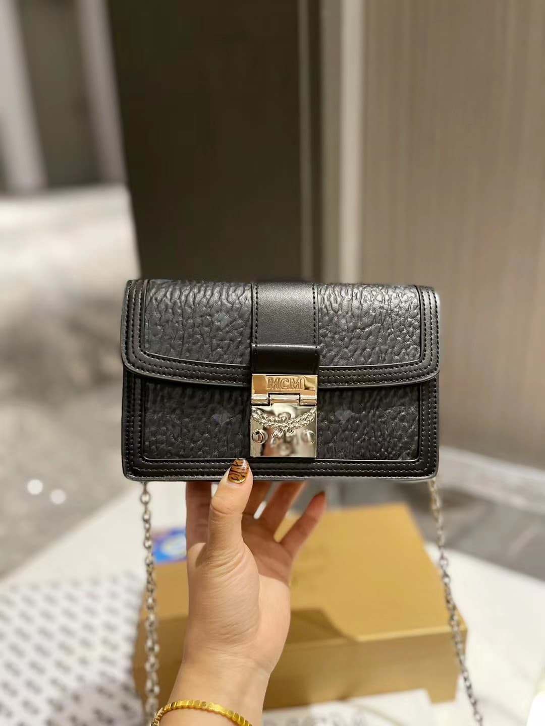 MCM原版 Gold Crossbody Bag