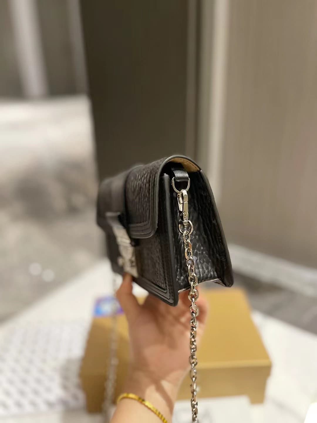 MCM原版 Gold Crossbody Bag