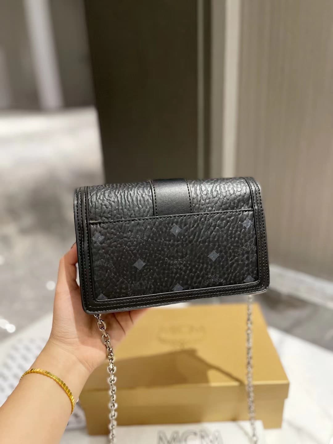 MCM原版 Gold Crossbody Bag