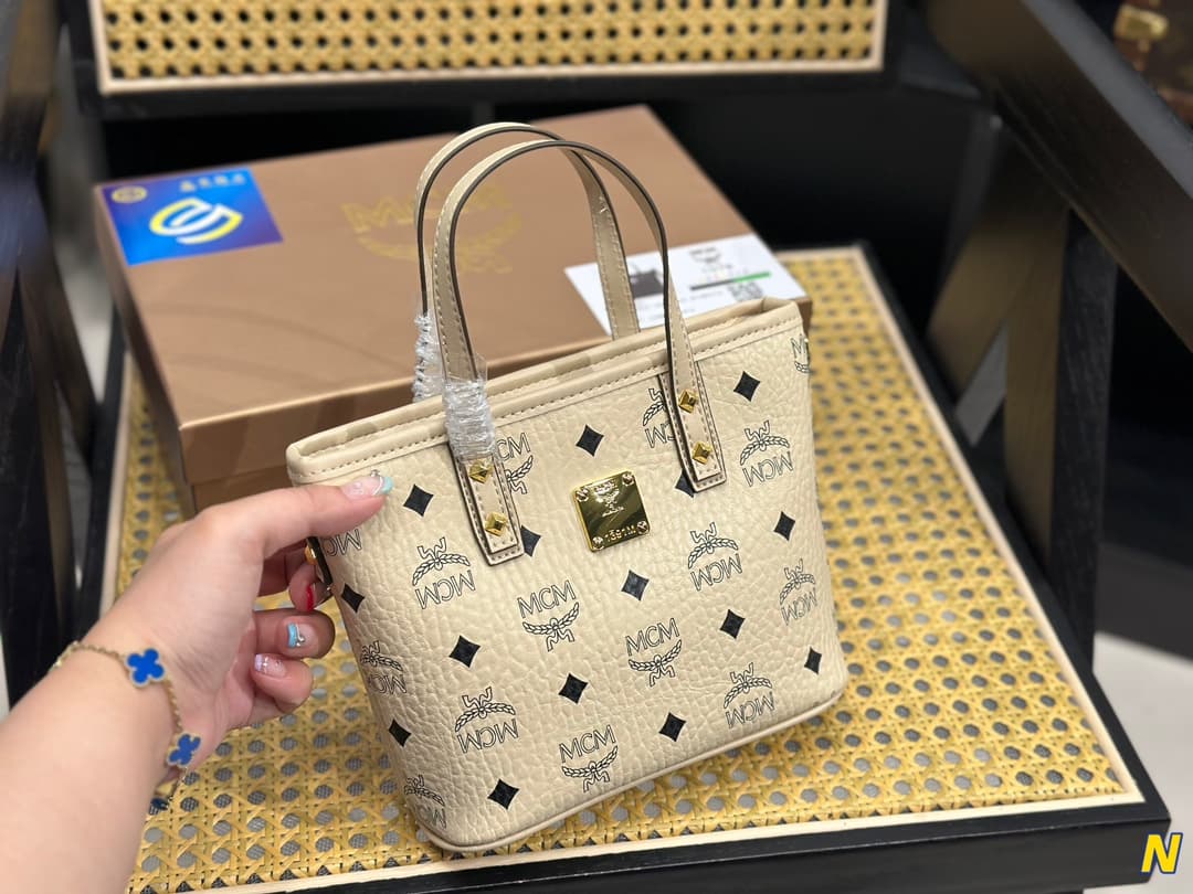 MCM原版 Crossbody Bag
