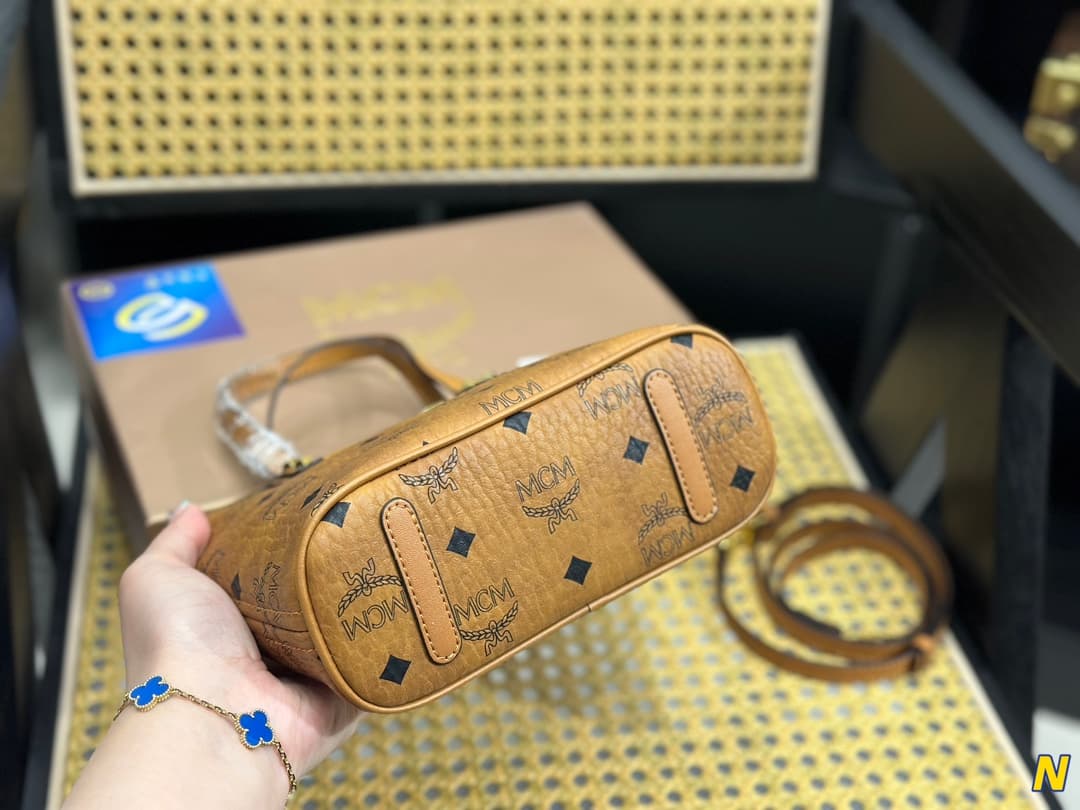 MCM原版 Crossbody Bag