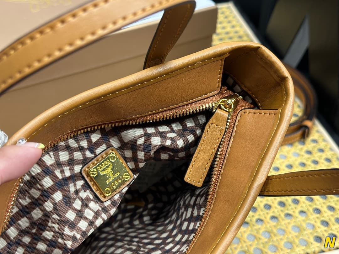 MCM原版 Crossbody Bag