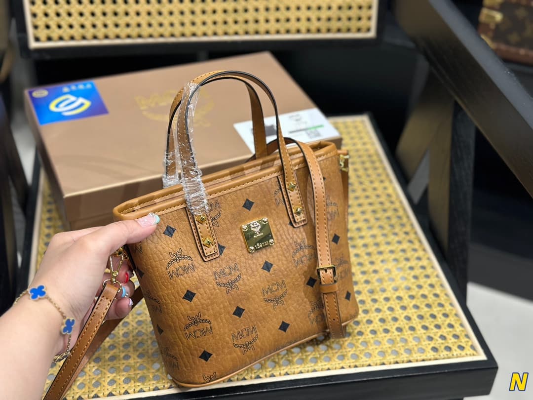 MCM原版 Crossbody Bag