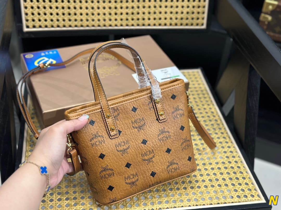 MCM原版 Crossbody Bag